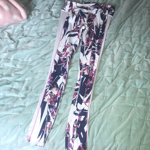 Fabletics floral workout leggings - Picture 2 of 2